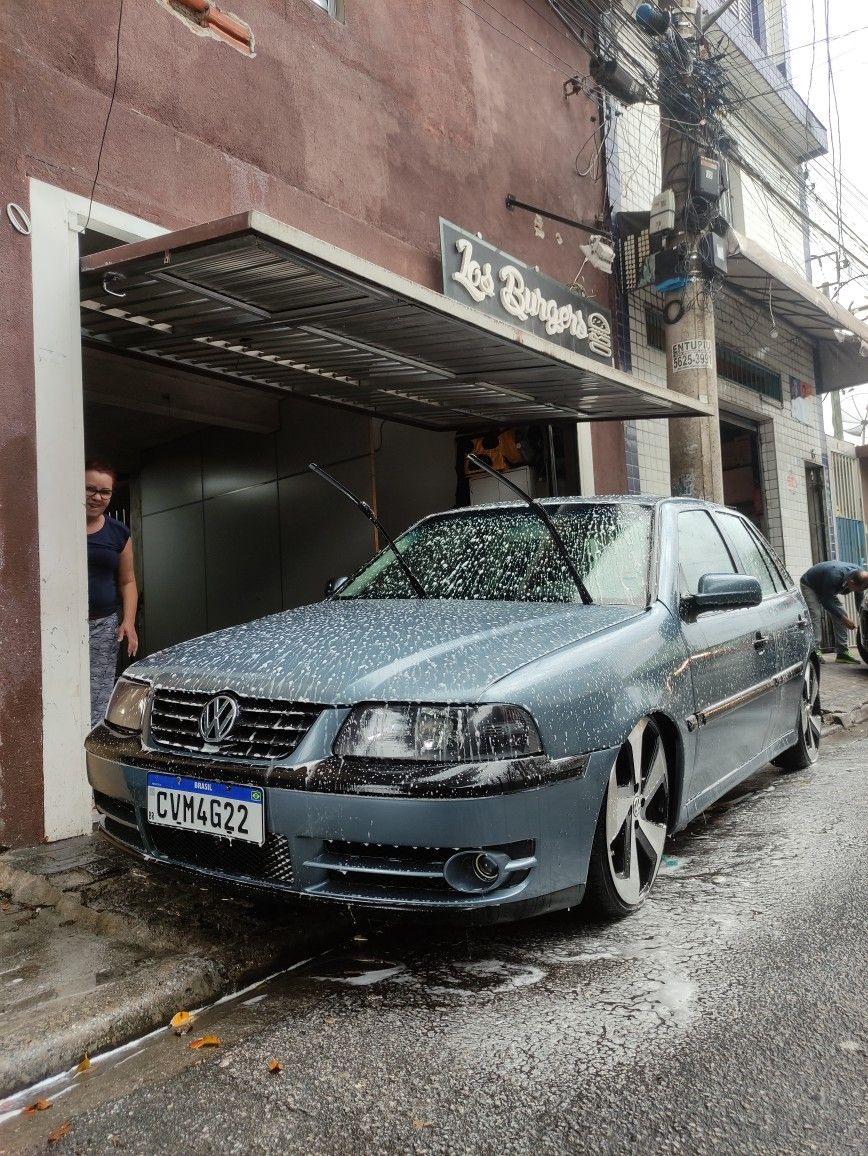 Gol G3 rebaixado com rodas aro 18