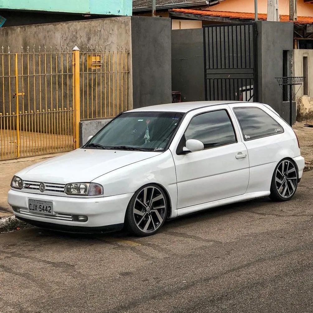 Gol Quadrado Rebaixado Com Rodas Touareg R-Line Aro 17 Suspensão a ar -  Clube do Gol