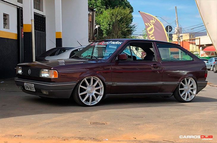 Gol GL rebaixado com rodas Volcano Berlin aro 17