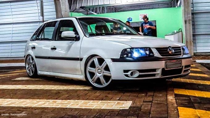 Gol G3 rebaixado com rodas aro 18