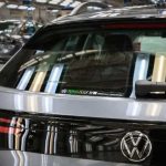 Volkswagen celebra 20 anos de tecnologia Total Flex com novo adesivo