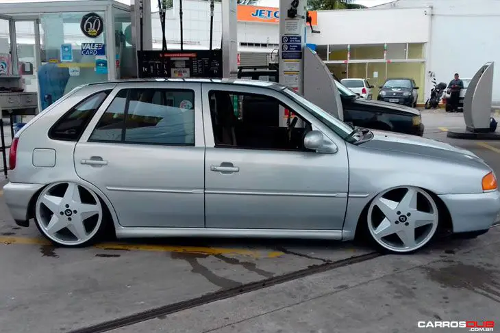 Gol G2 com rodas Volcano Wheels Tarmac aro 17