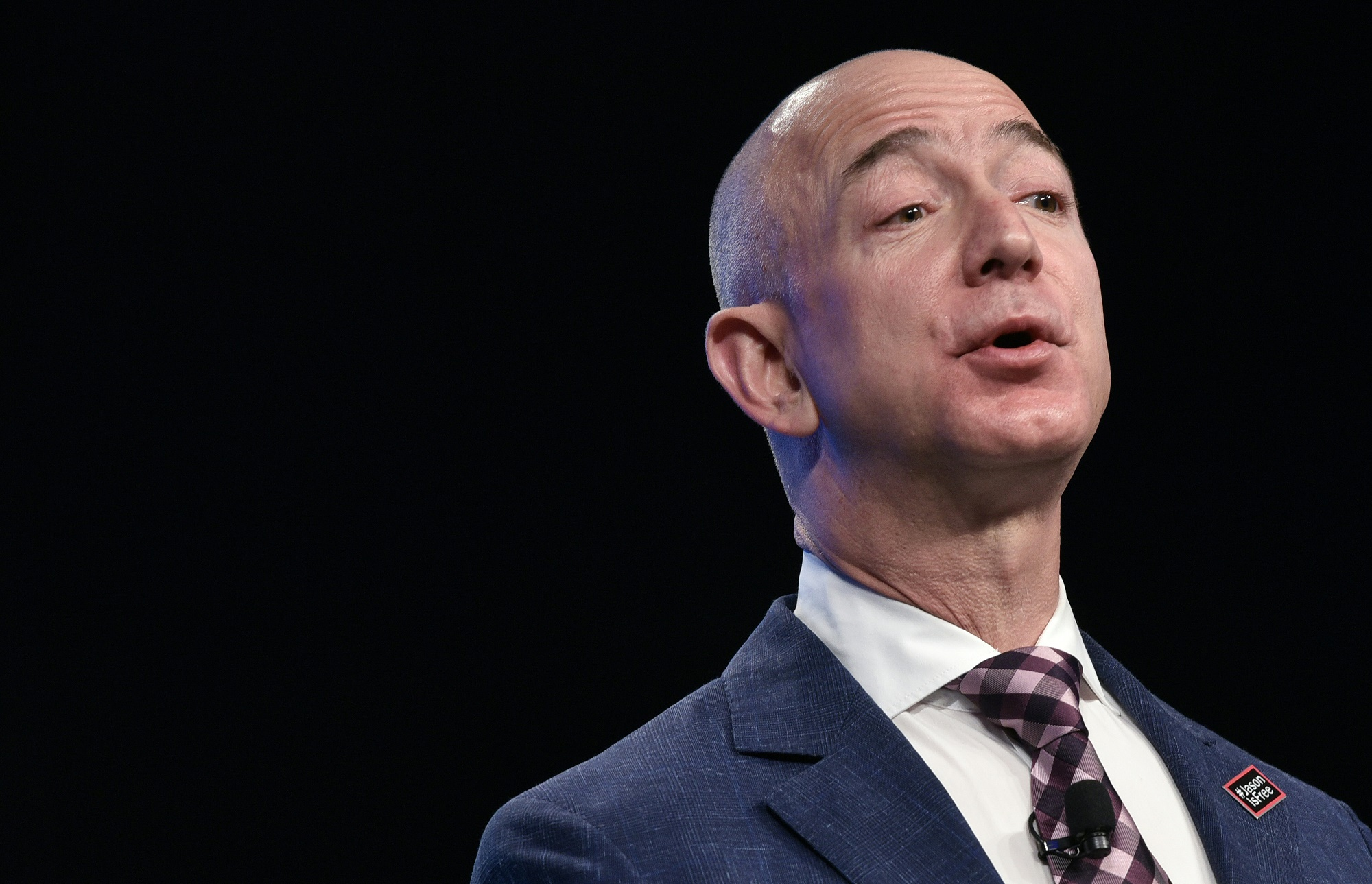 "Portrait of Lauren Sánchez, Jeff Bezos’s girlfriend and media personality"